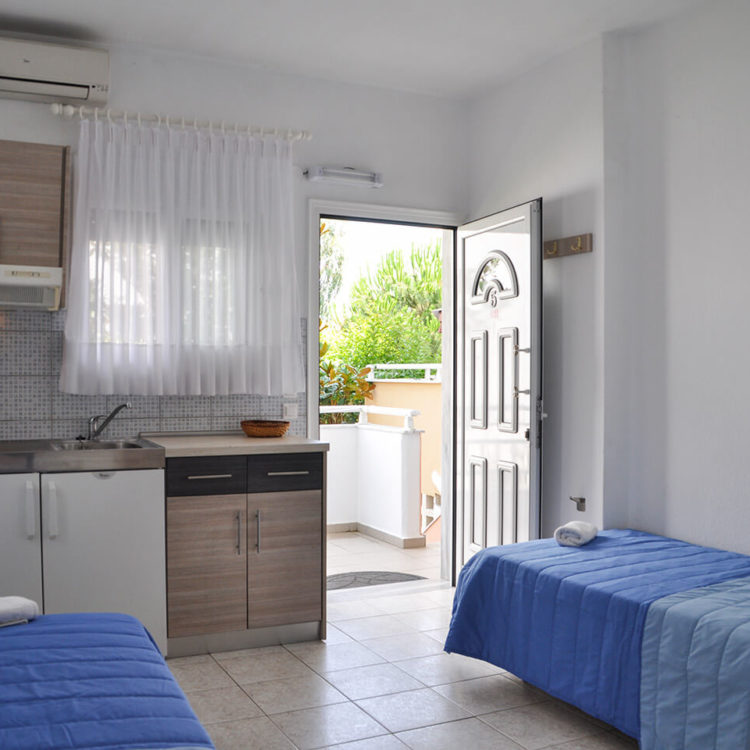 Booking Apartment up to 4 persons Meandros Village Vrasna Beach www.meandrosvillage.gr