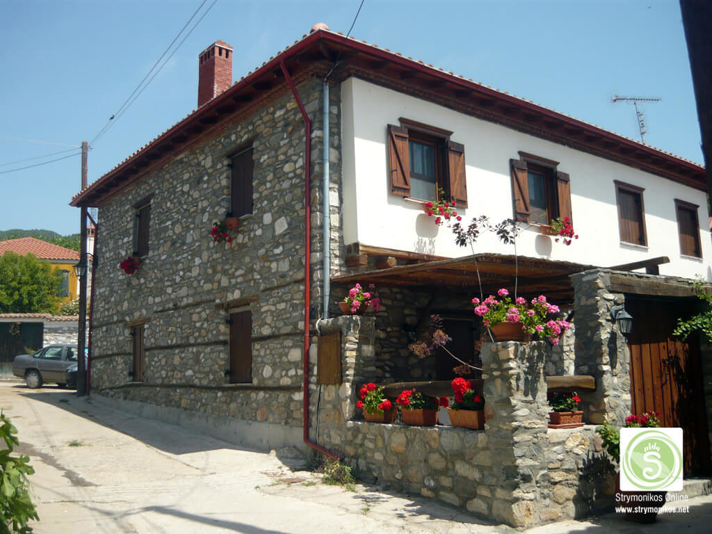 Traditional house at Vrasna